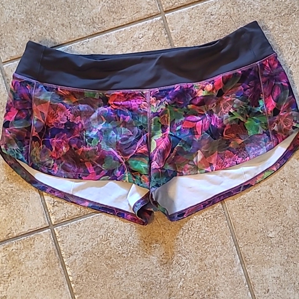 Size 10 lululemon speed shorts